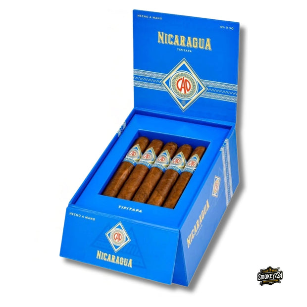 CAO Nicaragua Tipitapa Zigarren – 20er Kiste, Verpackung mit mittelamerikanischem Design, frontal fotografiert