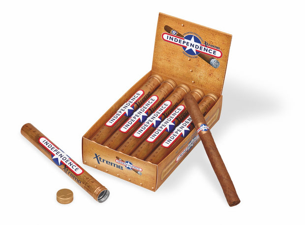 Independence Extreme Vanilla Tubes Zigarren – geöffneter 10er Karton mit Zigarre davor