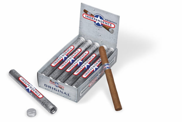 Independence Original Tubes – geöffneter Karton mit Zigarre davor liegend