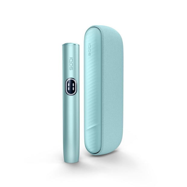 IQOS ILUMA i Kit Breeze Blue – Holder und Pocket Charger stehend in Blau