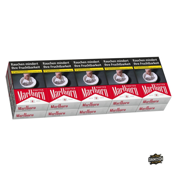 Marlboro Red Crafted Zigaretten Stange 10x20 vor weißem Hintergrund