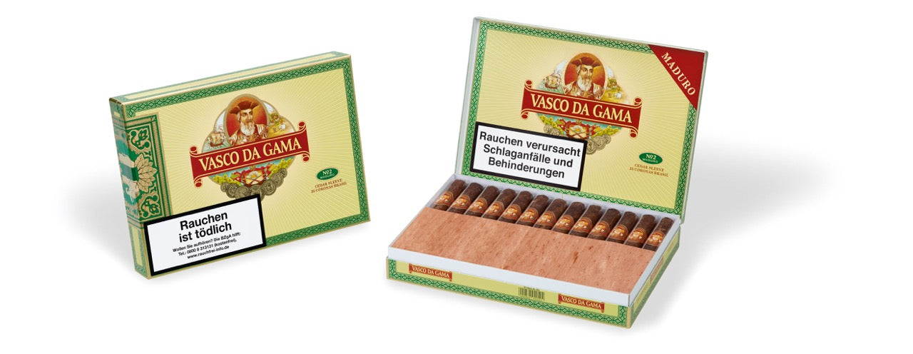 Zwei Kisten Vasco Da Gama Brasil 920 Corona No. 2: eine geschlossen stehend, eine offen mit Zigarren.
