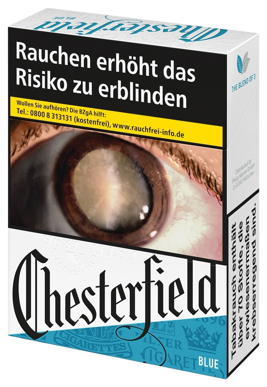 Chesterfield Blue Zigaretten – leicht seitlich fotografierte XL-Schachtel mit 26 Zigaretten