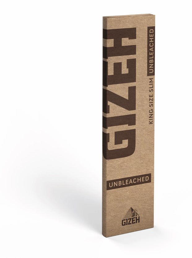 GIZEH Unbleached King Size Slim Blättchen, natürliche Packung mit rauer Haptik, seitlich fotografiert