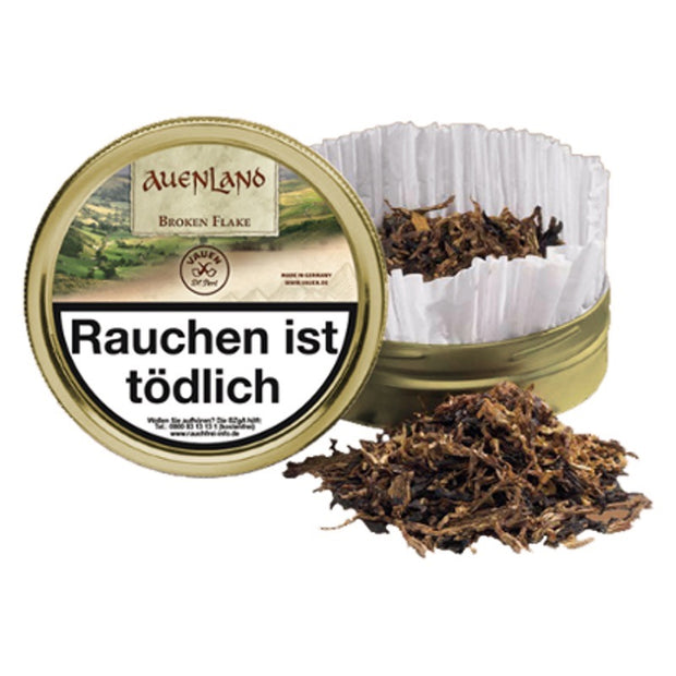Geöffnete Vauen Auenland Broken Flake Tabakdose mit sichtbarem Tabak und etwas Tabak davor, aromatische Mischung