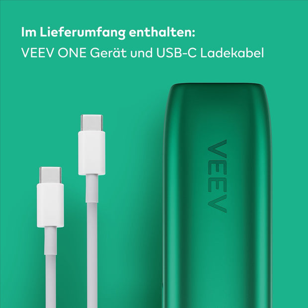 Lieferumfang VEEV ONE Freshy Green: Gerät und USB-C-Ladekabel nebeneinander auf weißem Hintergrund, modernes E-Zigaretten-Design