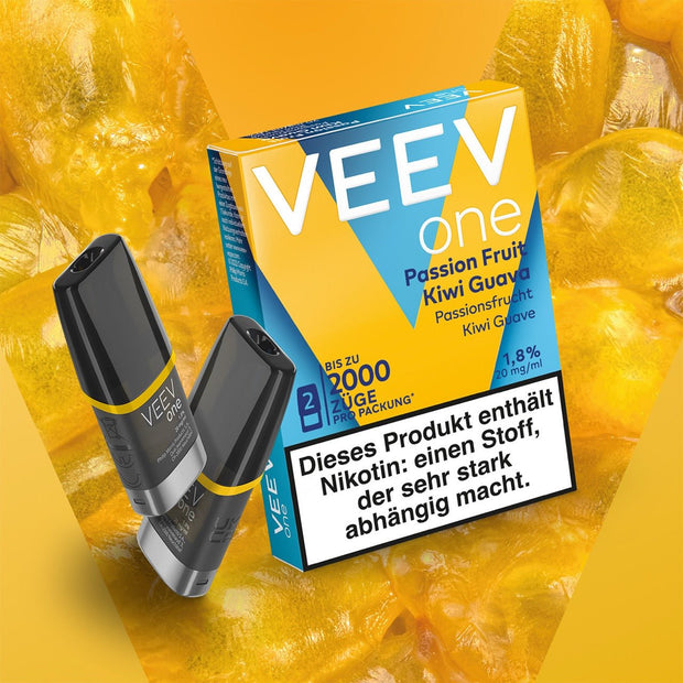 VEEV ONE Pods Passionsfruit Kiwi Guava – Pods neben Verpackung vor farbigem Hintergrund